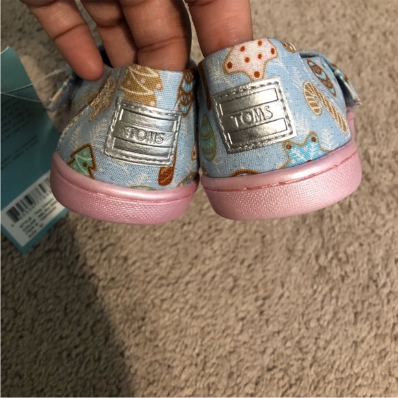 Christmas Little Girl Toms - Picture 5 of 7